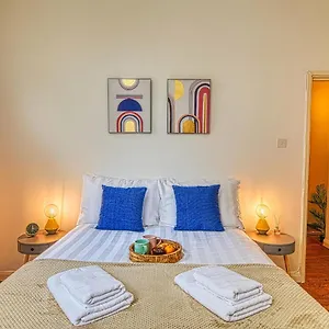  Apartment 2 Bedroom In Centre With Garden & Free Parking