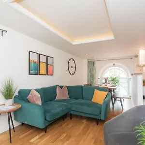  Apartment Panda Sanctuaries, Kensington Chapel
