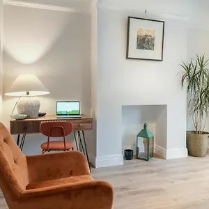 Close To City Centre Stylish 3 Bedroom House Belfast